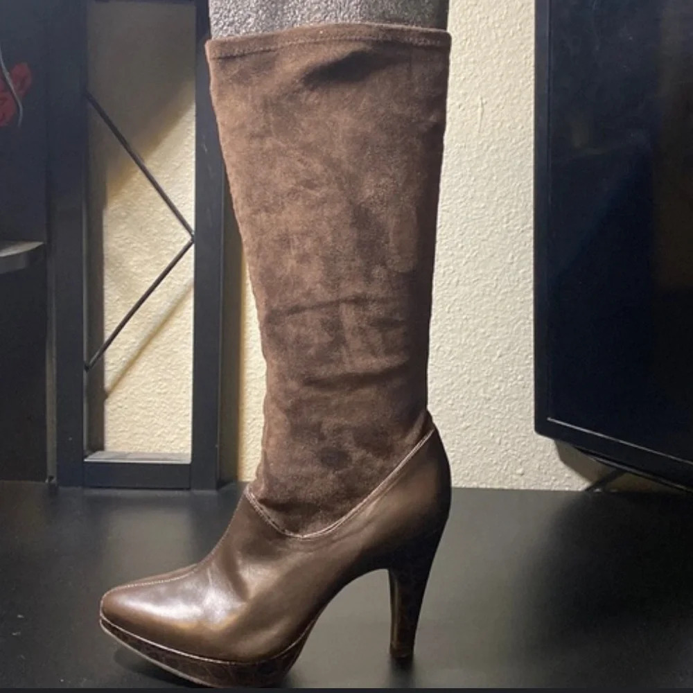 - Giani Bini Women's Brown knee high Suede leg  Boots Size 8.5 Pointed Toe